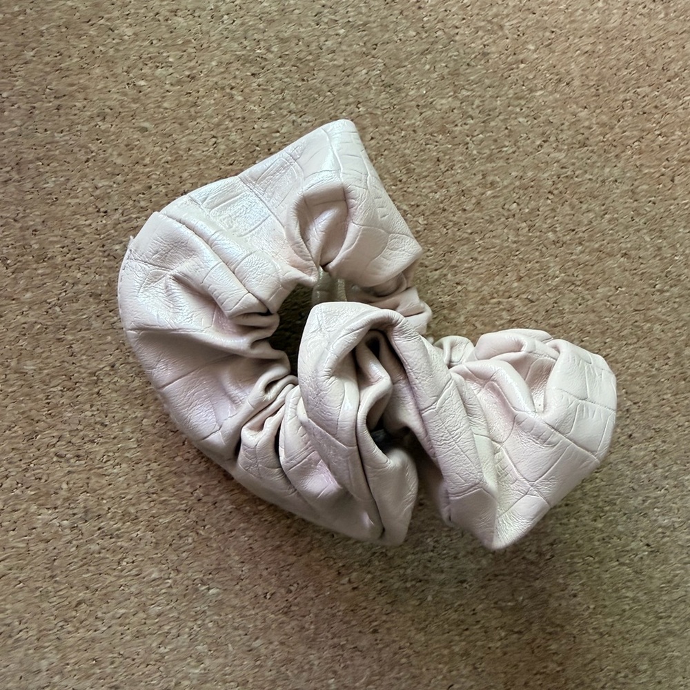 Topshop Scrunchie Faux Leather Large - Picture 3 of 3